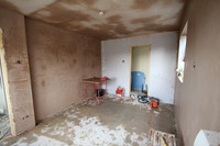 Walls & ceiling plastered